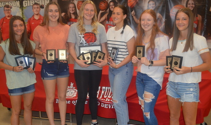 SFHS GIRLS’ BASKETBALL AWARDS – South Fulton High School 2023-24 Girls’ basketball awards were presented during the team awards banquet April 17. Among award winners were, left to right, Aubree Gore, Abbi McFarland, Maddie Gray, Addysen Wilson, Katie Barclay and Anna Gore. (Photo by Benita Fuzzell)