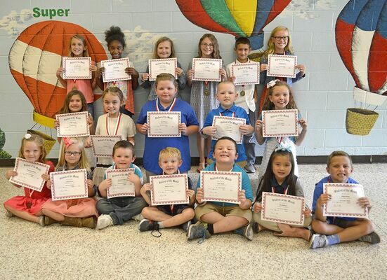 SFES STUDENTS OF THE MONTH – The August Students of the Month at South Fulton Elementary School were recently announced. Pictured are, front row, left to right. Heavenleigh Nance, Falynn Choate, Jeremiah Jones, Holden Crabtree, Tyler Tatum, Kay Wallace, Aiden Wright; middle row, Jaleigh O’Bryan, Anna Perry, Abby Bellamy, Taylor Hall, Cherish Nance; and back row, Brooke Burcham, Teriyah Clark, Anabel Brandon, Izzy Rea, Drake Jones, and Caroline Barclay. (Photo by Benita Fuzzell)