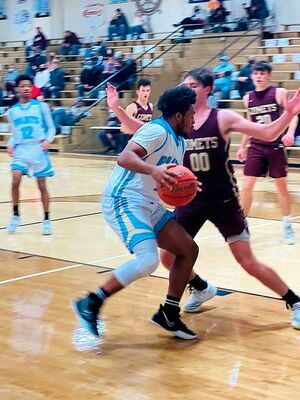 PILOTS’ HOME OPENER – Fulton County High School Pilot Chrisshawn Gordon attempts to drive to the basket around a Carlisle County High School Comet defender during action Jan. 8 in the Pilots’ 2020-2021 home opener. Gordon led the Pilots with 14 points. (Photo submitted)