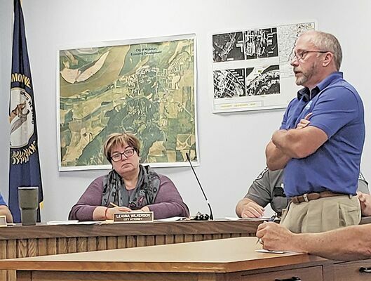 WATER CONDITIONS QUESTIONED — Bob Pickler with Bell Engineering of Hopkinsville attended Hickman’s City Commission meeting Monday night, to help answer questions from citizens about the discoloration of water, and potential plans for improvement. (Photo by Barbara Atwill.)
