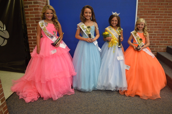 PRETEEN MISS BANANA FESTIVAL 2023 – Miley Mancell, daughter of Meredith and John Mancell of Union City, Tenn., third from left, took the crown in the age 10-12 division of the Banana Festival pageants held Sept. 9 at Fulton High School. In the court, were, from left to right, first maid, Kinsley Hopkins, daughter of Lindsey and Alex Hopkins of Union City, Tenn.; second maid, Reese Sullivan, daughter of Brad and Erin Sullivan of Mayfield; Queen Miley Mancell; and third maid, Ryleigh Ing, daughter of Lottie and Brandon Ing of Dyersburg, Tenn. (Photo by Benita Fuzzell)