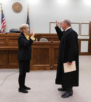 NEW MASTER COMMISSIONER – Mary Potter of Clinton, left, is sworn in by First District Circuit Judge Tim Langford, right, as the new the Fulton County Master Commissioner on April 22. (Photo submitted)