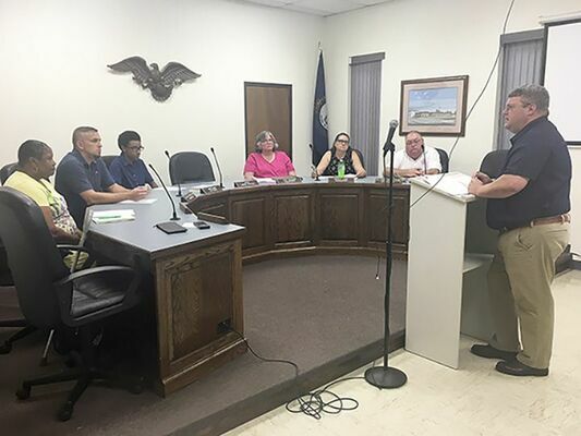 Fulton City Manager Mike Gunn, right, met for the first time Monday night with members of the Park Board, including Teresa Johnson, Sam Dluzniewski, Jayden Padilla, Kim Jobe, Darcy Hamrick, and Kenney Etherton. (Photo by Benita Fuzzell)