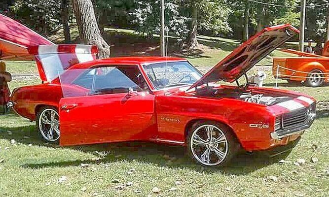 1969 Camaro, owned by Wade and Christy Dooms, was the recipient of the Larry Golden Memorial Award and Reserve Best In Show in Columbus Sept. 11. (Photo submitted)