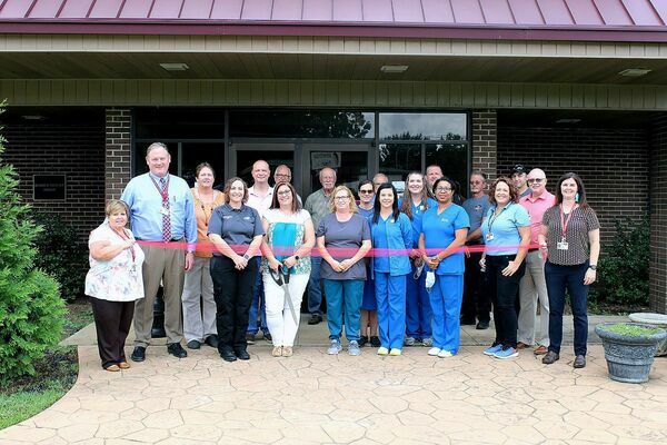 HICKMAN CHAMBER OF COMMERCE RIBBON CUTTING FOR CLINIC