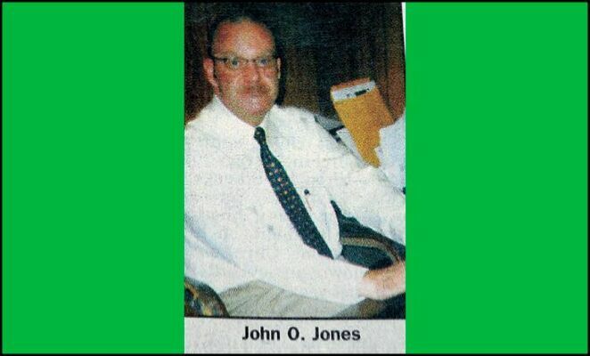 Former Fulton Leader and Hickman Courier Editor John O’Neal Jones in 2004.